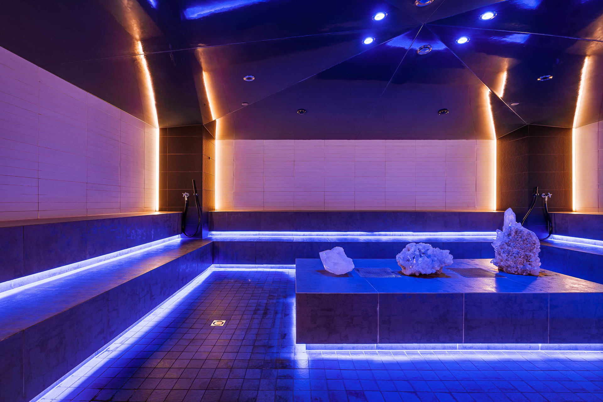 Krystallbad The Well.jpg